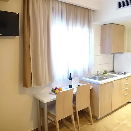 Artemis Plaza Aparthotel 3*