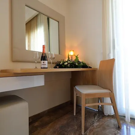 Aparthotel Artemis Plaza 3*