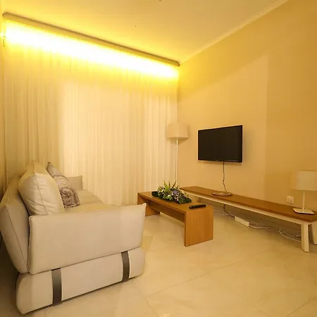 Aparthotel Artemis Plaza 3*
