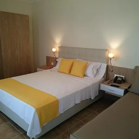Aparthotel Artemis Plaza 3*