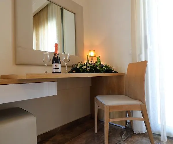 Апарт-отель Artemis Plaza 4*