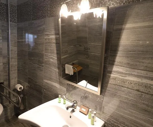 Artemis Plaza 4*