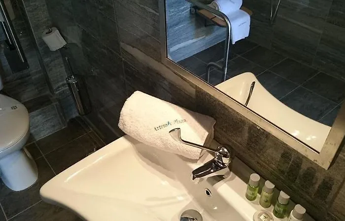 Apartmanhotel Artemis Plaza 4*