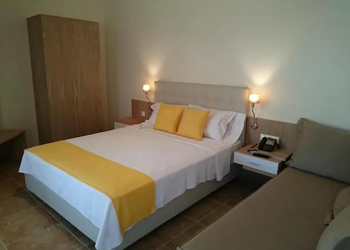 Apartmanhotel Artemis Plaza 4*